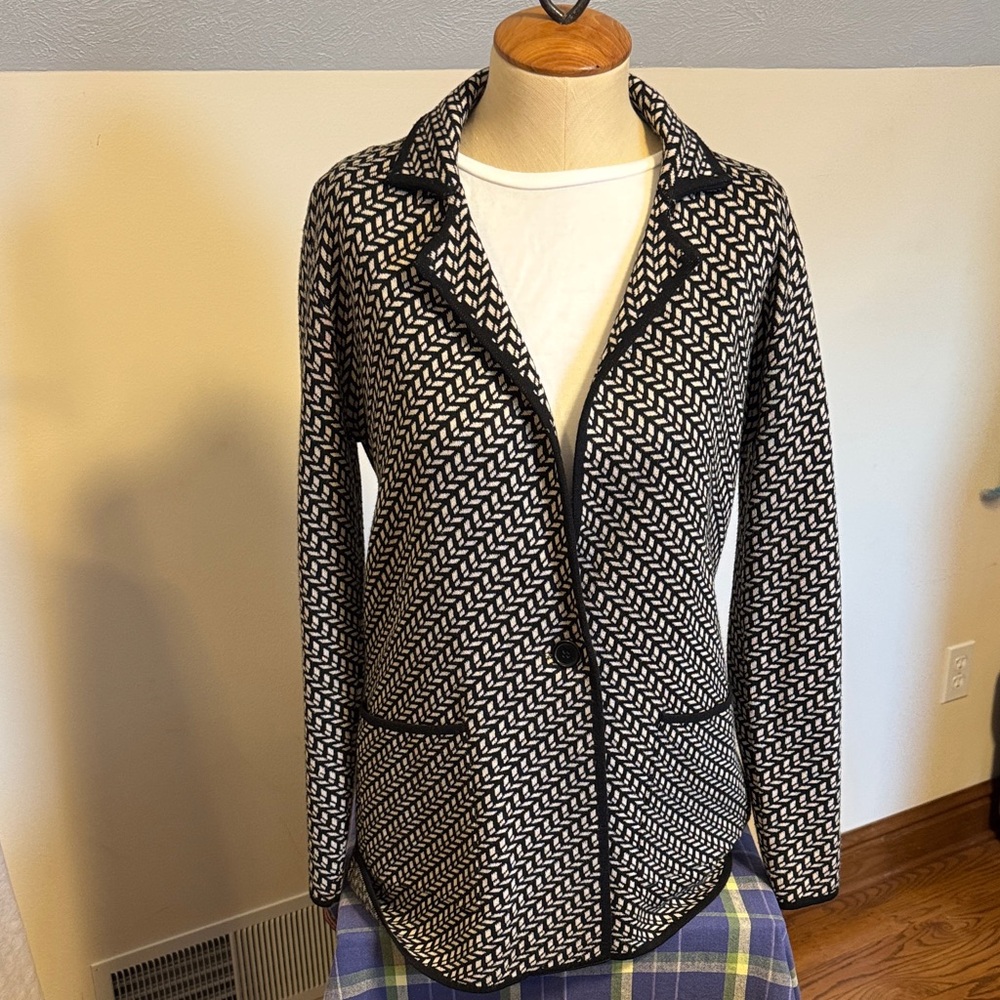 Max Studio knit jacket chevron print size small